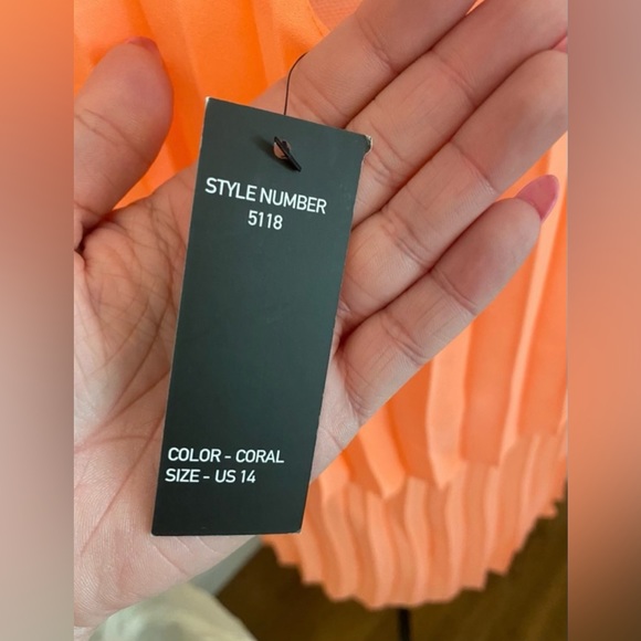 Plus Dress - Picture 4 of 4